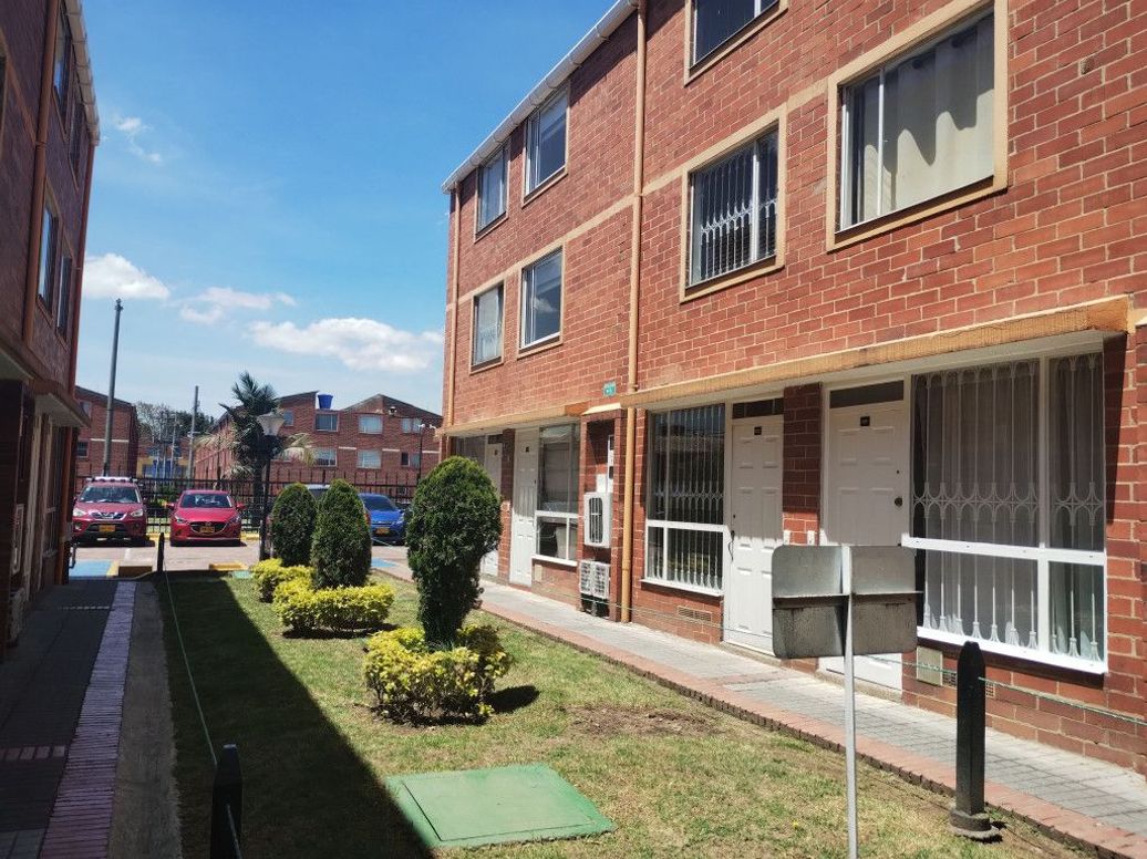 Casa de 3 alcobas en venta en Cr Portales De Villa Luz Et. Ii, Bogotá, 68 m² · foto 18 de 20