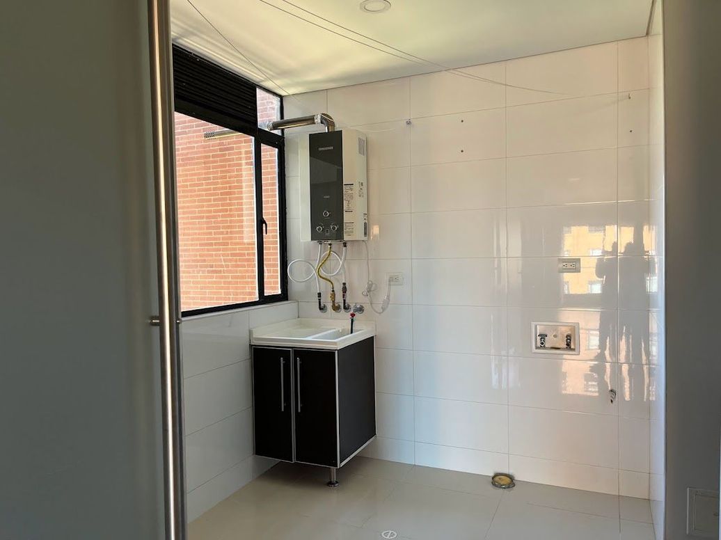 Apartamento de 3 alcobas en arriendo en Ub. Cordoba Niza, Bogotá, 164 m² · foto 6 de 19