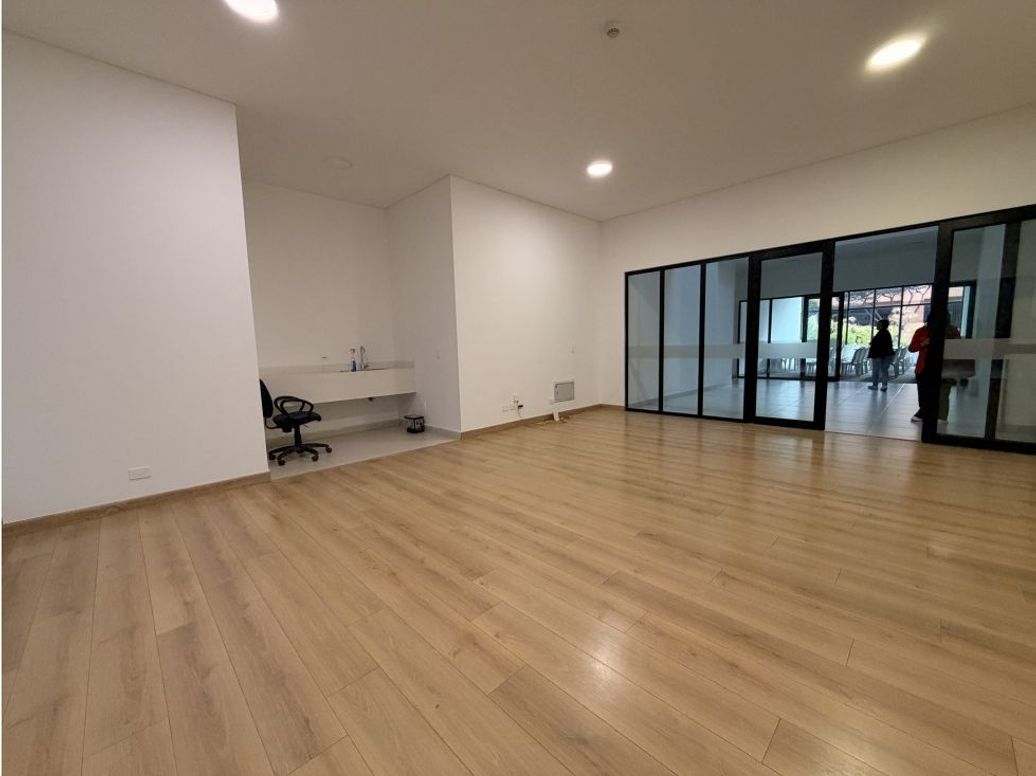 Apartamento de 2 alcobas en venta en Santa Barbara Occidental, Bogotá, 88 m² · foto 4 de 16