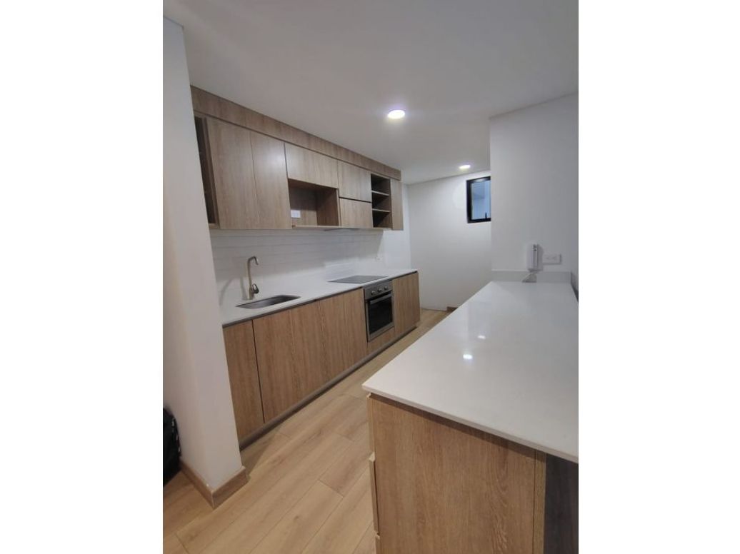 Apartamento de 2 alcobas en venta en Santa Barbara Occidental, Bogotá, 88 m² · foto 8 de 16