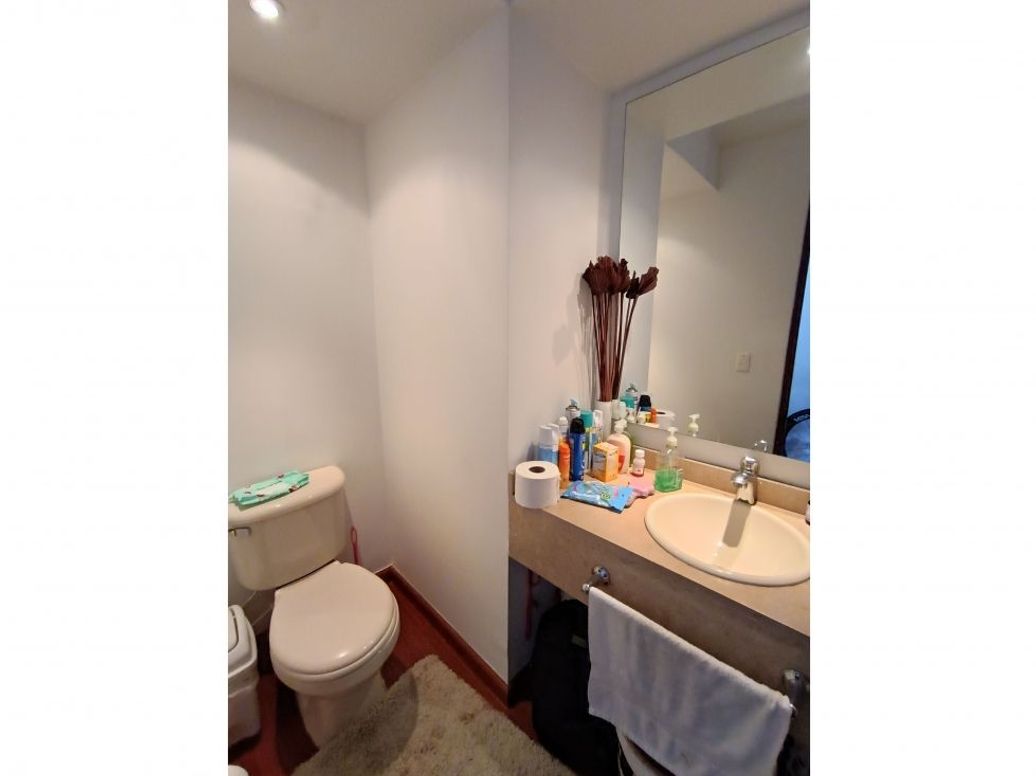 Apartamento de 3 alcobas en venta en Pontevedra, Bogotá, 104 m² · foto 3 de 19