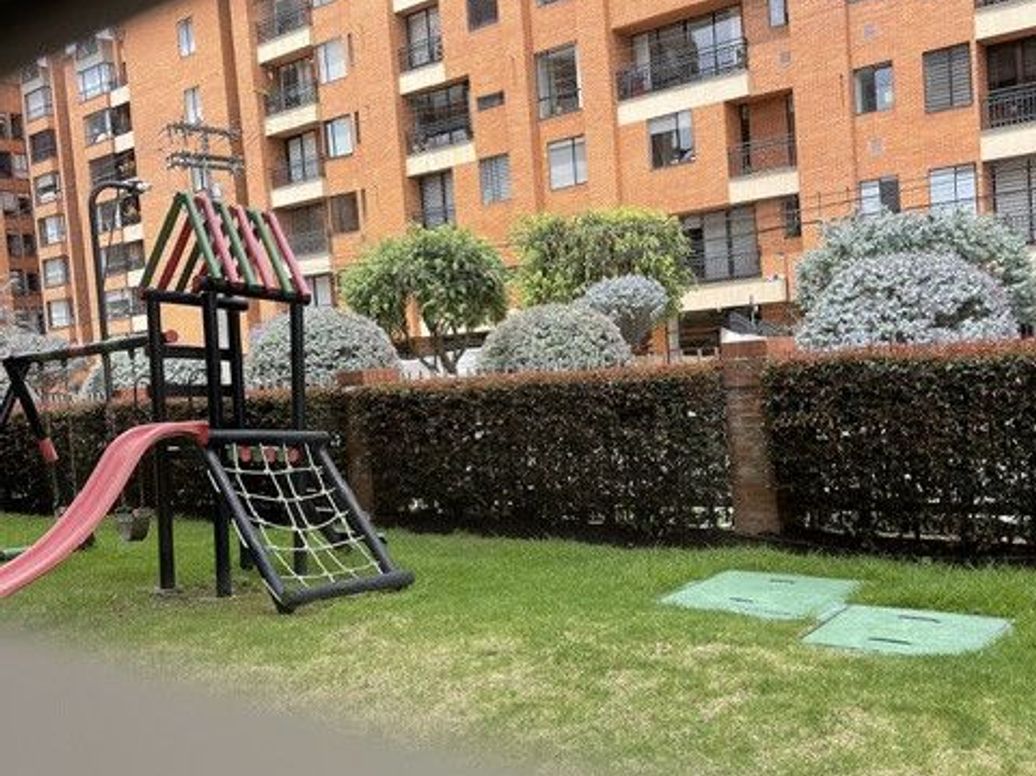 Apartamento de 3 alcobas en venta en San José Del Prado, Bogotá, 90 m² · foto 2 de 18