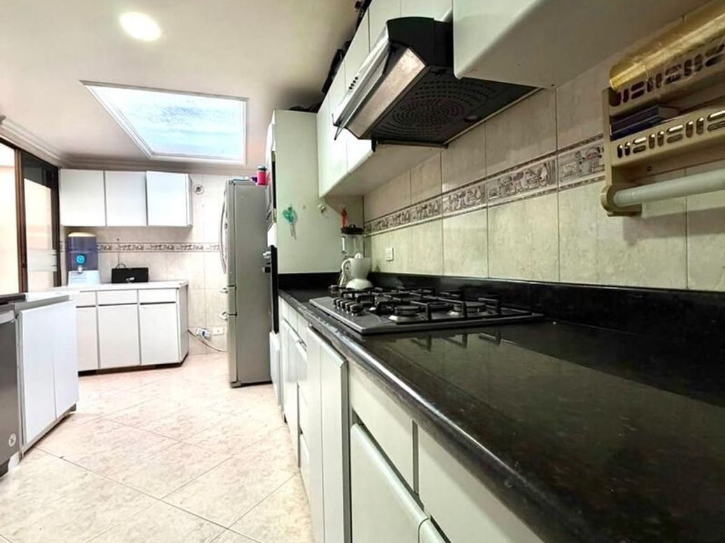 Casa de 4 alcobas en venta en Cr El Cerezal De San Luis, Bogotá, 204 m² · foto 3 de 20