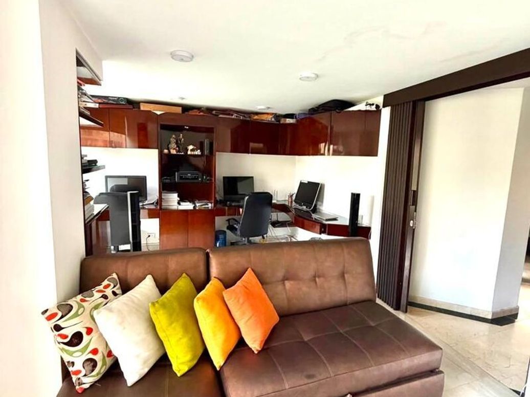 Casa de 4 alcobas en venta en Cr El Cerezal De San Luis, Bogotá, 204 m² · foto 8 de 20