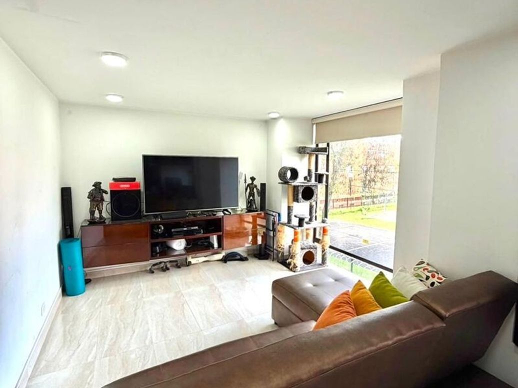 Casa de 4 alcobas en venta en Cr El Cerezal De San Luis, Bogotá, 204 m² · foto 9 de 20