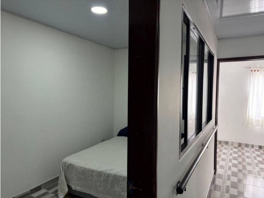 Casa de 4 alcobas en venta en Ismael Perdomo, Bogotá, 195 m² · foto 8 de 13