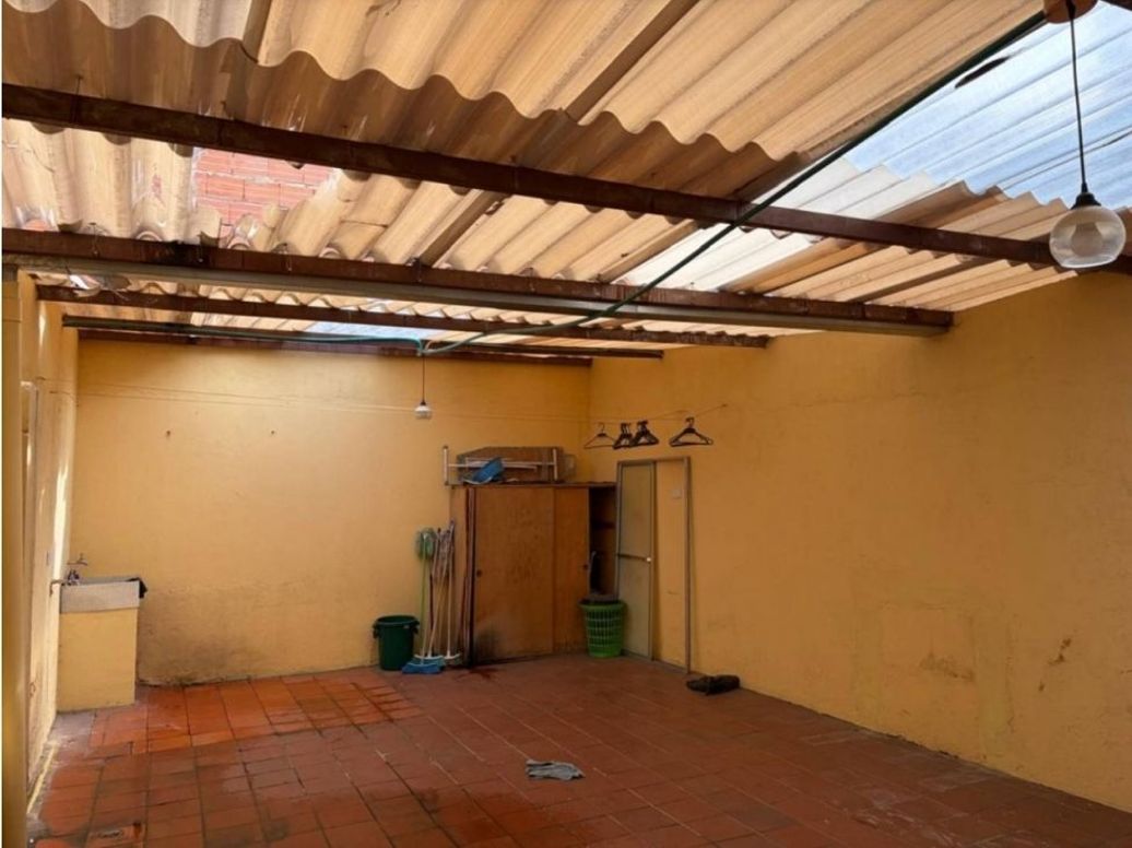 Casa de 4 alcobas en venta en Ismael Perdomo, Bogotá, 195 m² · foto 11 de 13