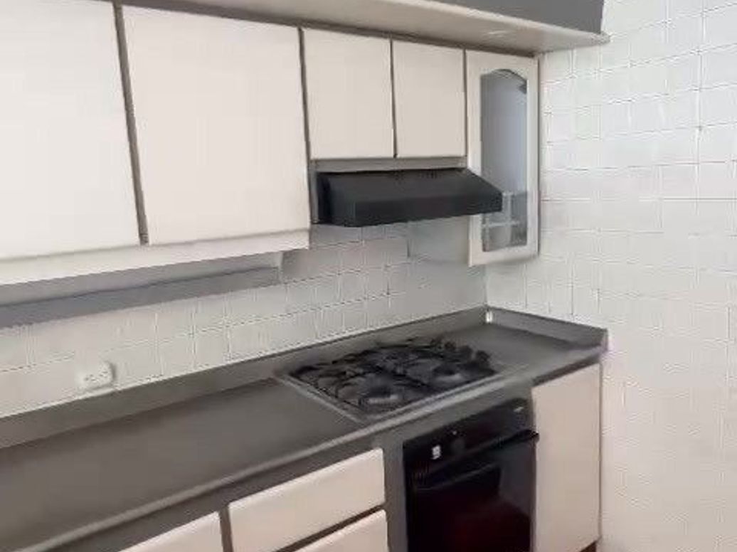 Apartamento de 3 alcobas en venta en Marly, Bogotá, 98 m² · foto 4 de 20