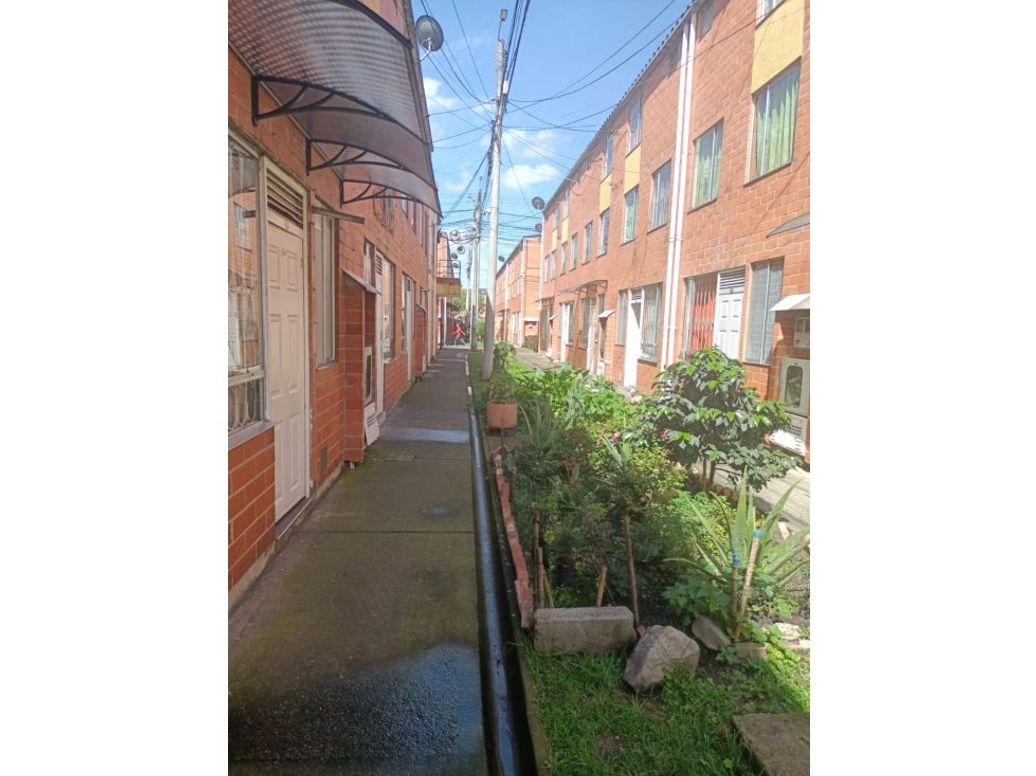 Casa de 3 alcobas en venta en Tierra Buena, Bogotá, 64 m² · foto 2 de 13