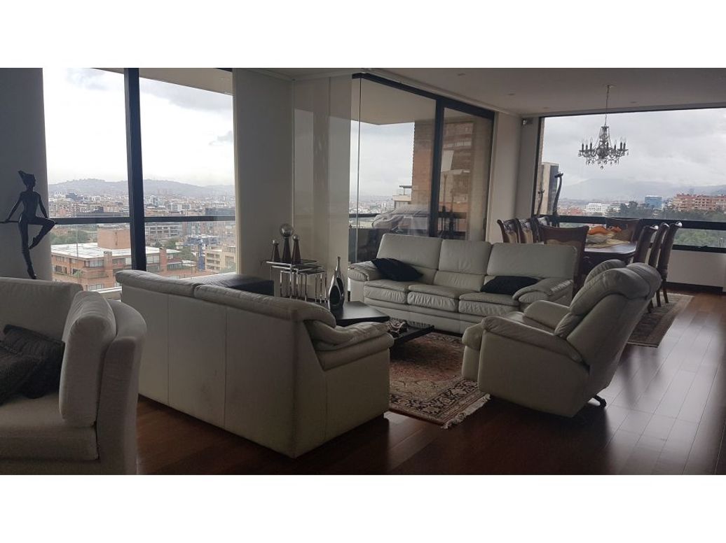 Apartamento de 4 alcobas en venta en El Refugio, Bogotá, 365 m² · foto 17 de 20