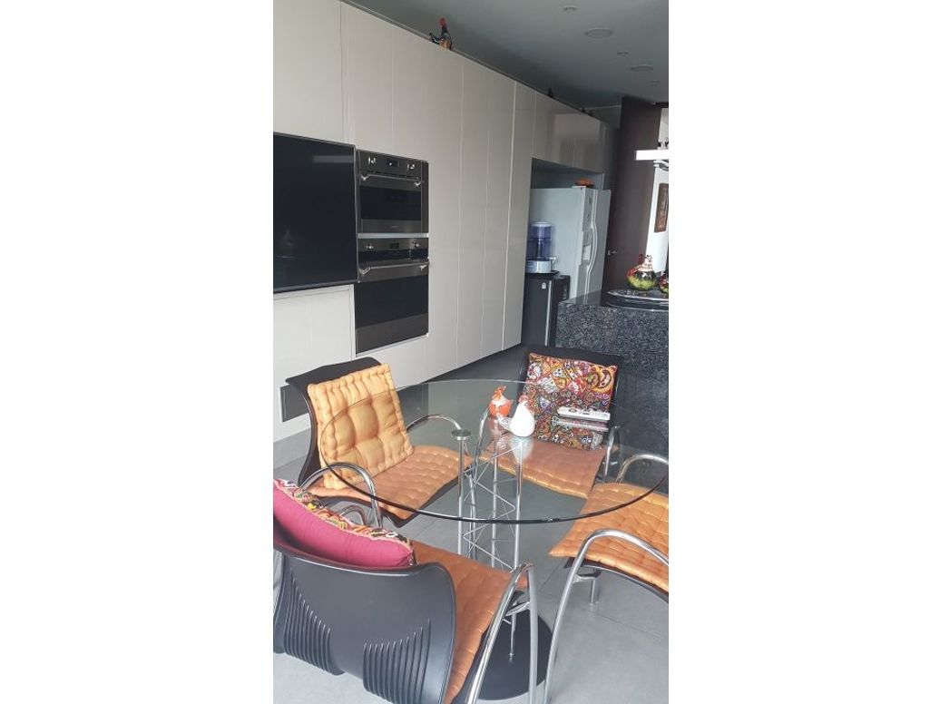 Apartamento de 4 alcobas en venta en El Refugio, Bogotá, 365 m² · foto 16 de 20