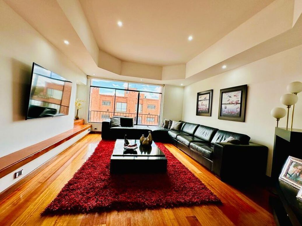 Apartamento de 5 alcobas en venta en San Patricio, Bogotá, 378 m² · foto 2 de 5