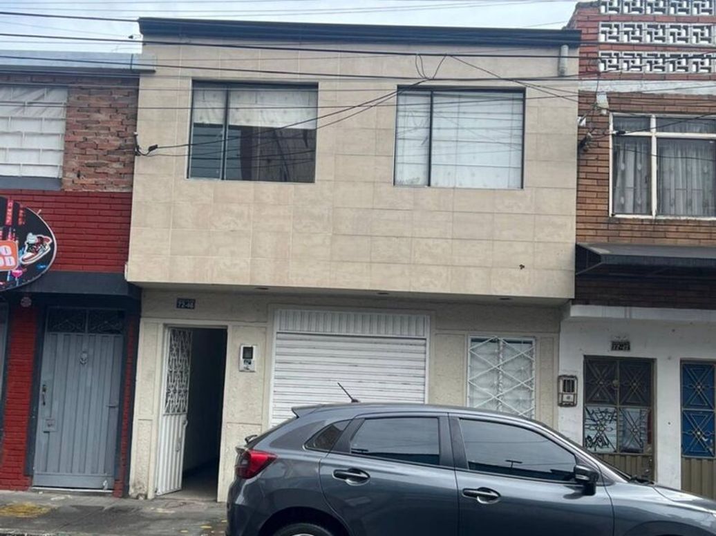 Casa de 4 alcobas en venta en Ismael Perdomo, Bogotá, 195 m² · foto 3 de 13