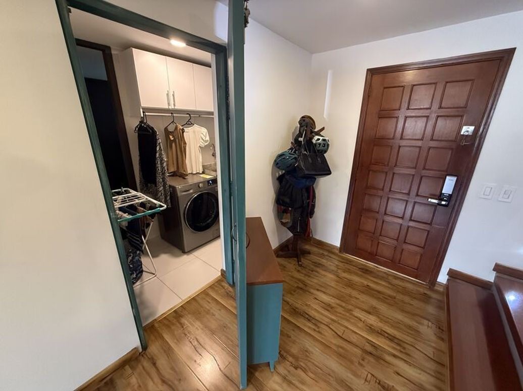 Apartamento de 3 alcobas en venta en Santa Barbara Central, Bogotá, 126 m² · foto 7 de 14