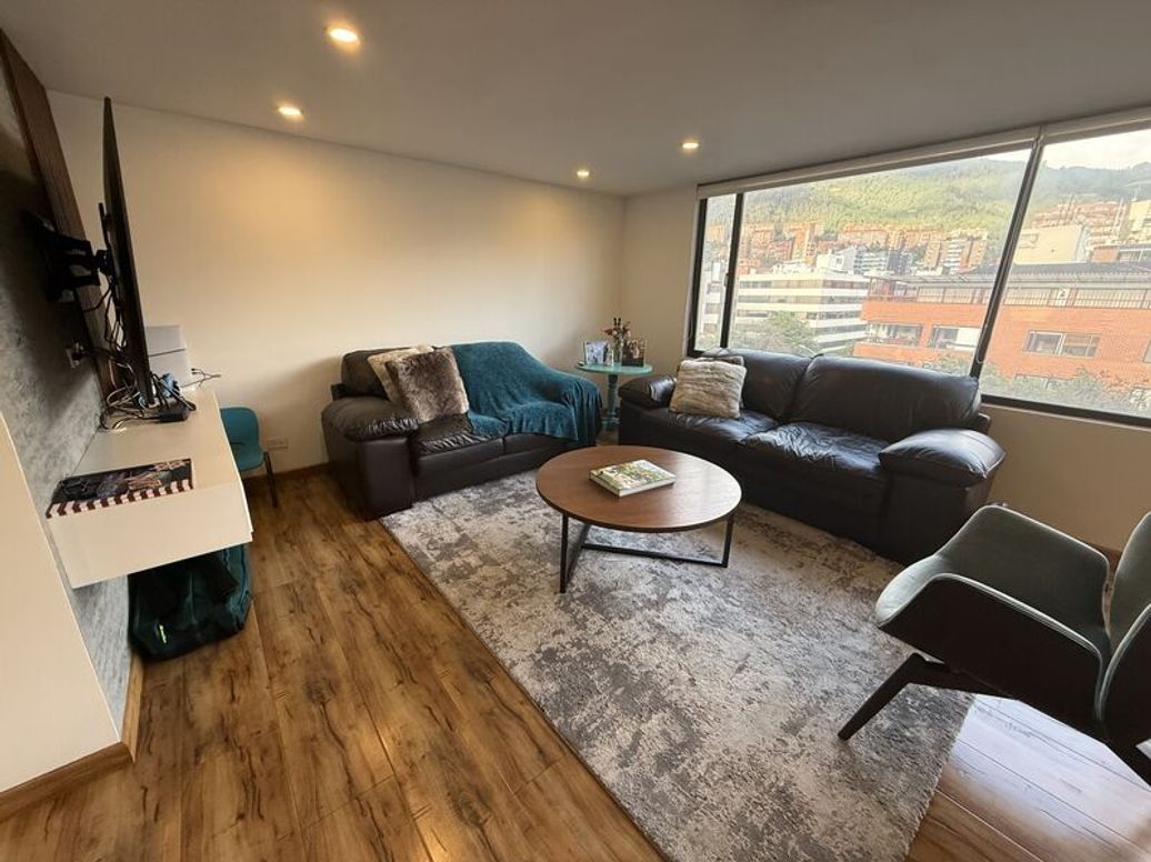 Apartamento de 3 alcobas en venta en Santa Barbara Central, Bogotá, 126 m² · foto 4 de 14