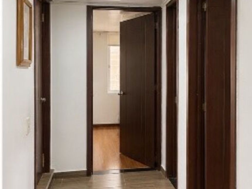 Apartamento de 3 alcobas en venta en Campo Alegre, Bogotá, 45 m² · foto 3 de 14
