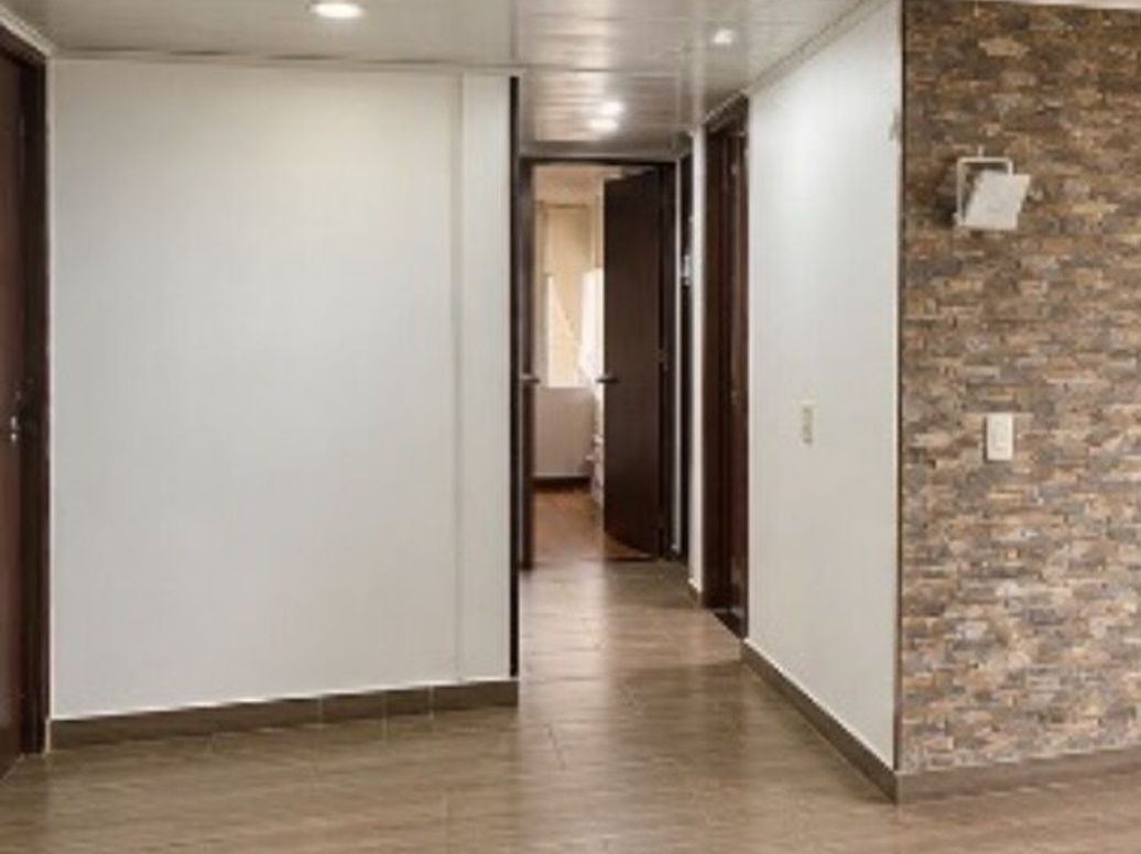 Apartamento de 3 alcobas en venta en Campo Alegre, Bogotá, 45 m² · foto 2 de 14