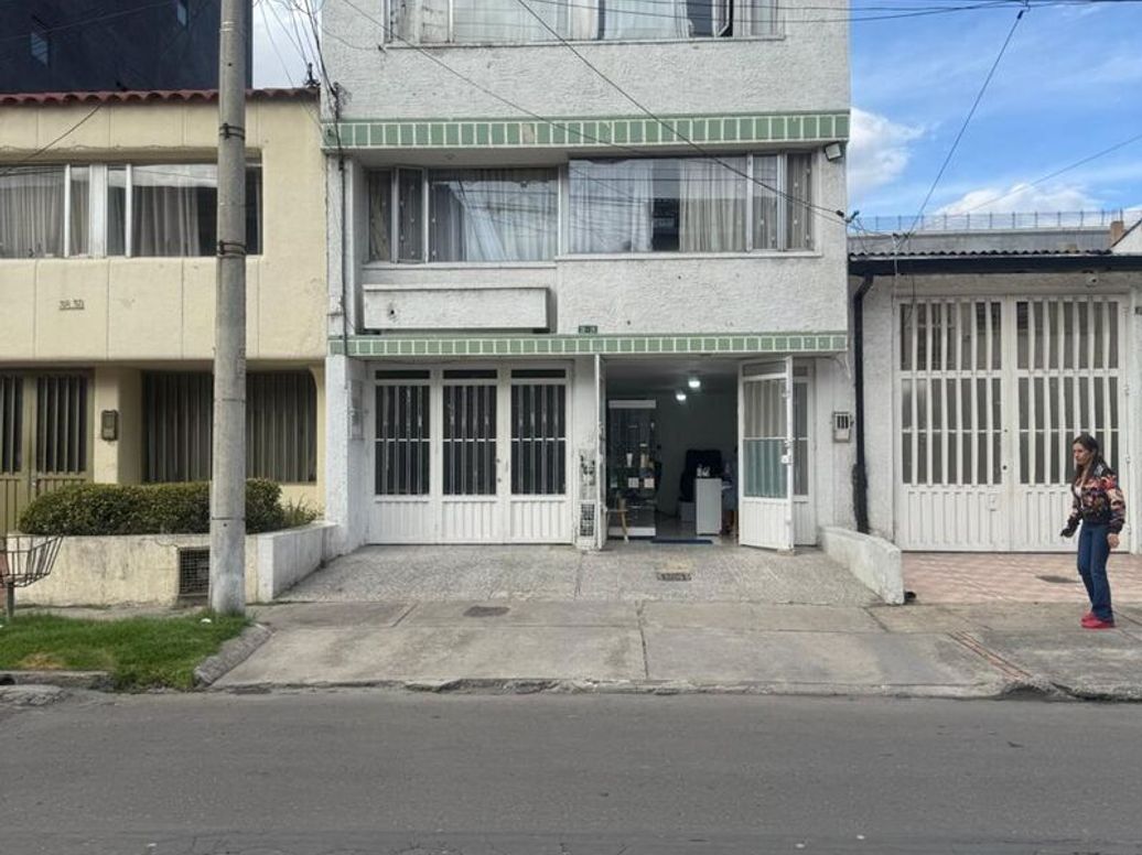 Casa de 7 alcobas en venta en Remanso Sur, Bogotá, 800 m² · foto 3 de 16