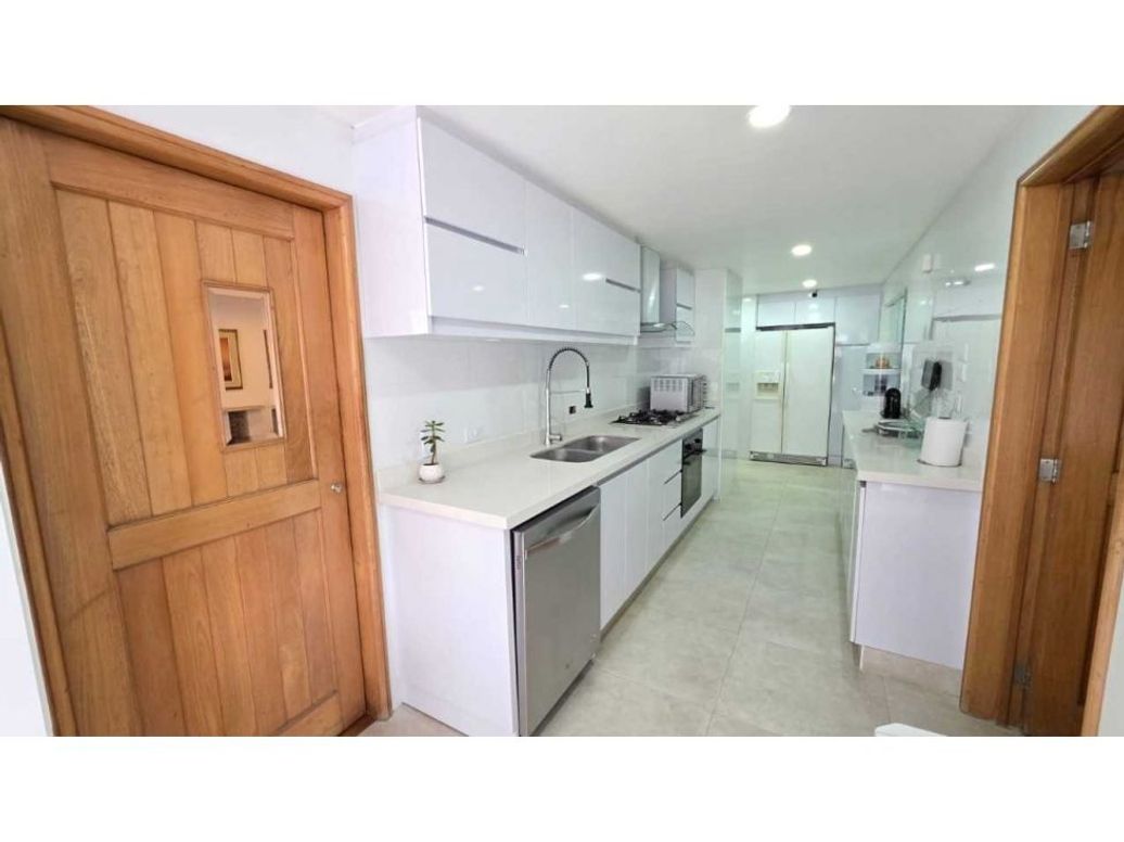 Apartamento de 3 alcobas en venta en Santa Barbara, Bogotá, 192 m² · foto 5 de 17