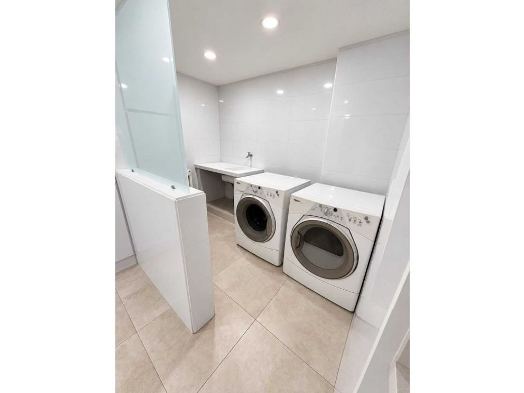 Apartamento de 3 alcobas en venta en Santa Barbara, Bogotá, 192 m² · foto 6 de 17