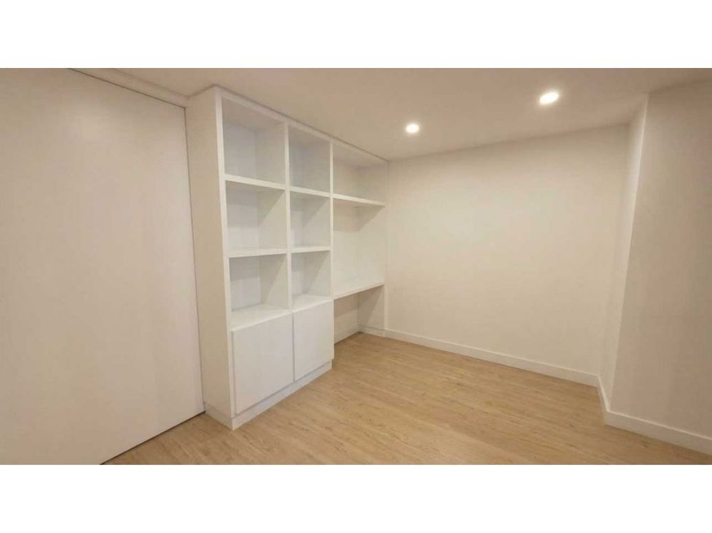 Apartamento de 3 alcobas en venta en Santa Barbara, Bogotá, 192 m² · foto 8 de 17
