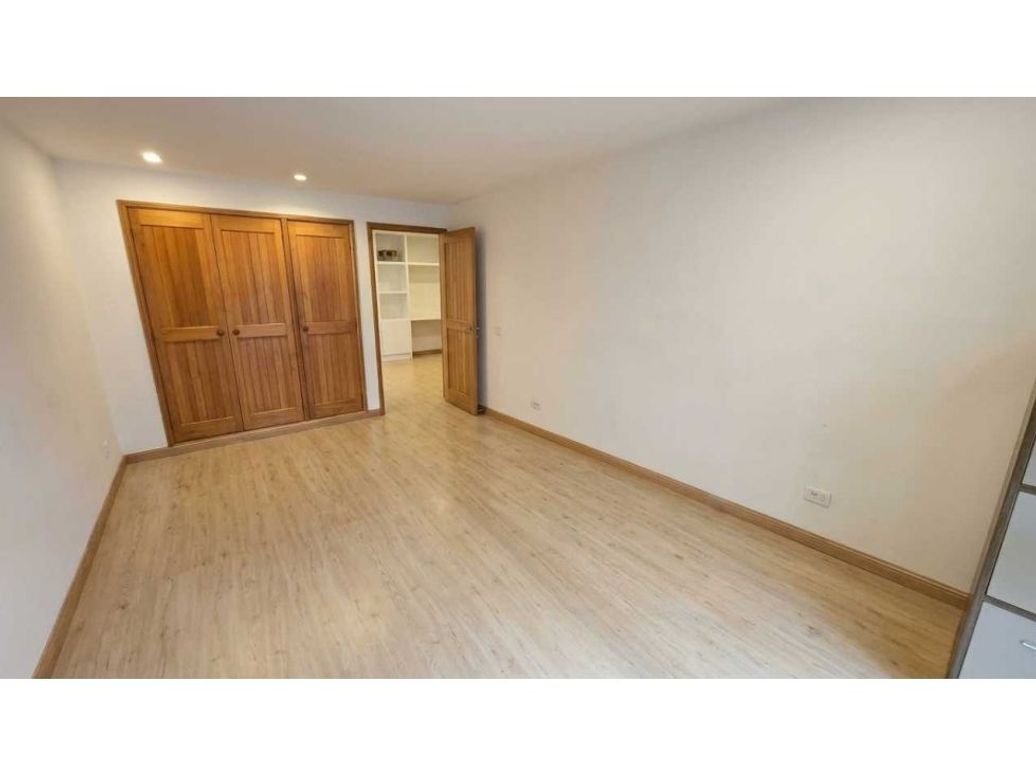 Apartamento de 3 alcobas en venta en Santa Barbara, Bogotá, 192 m² · foto 9 de 17