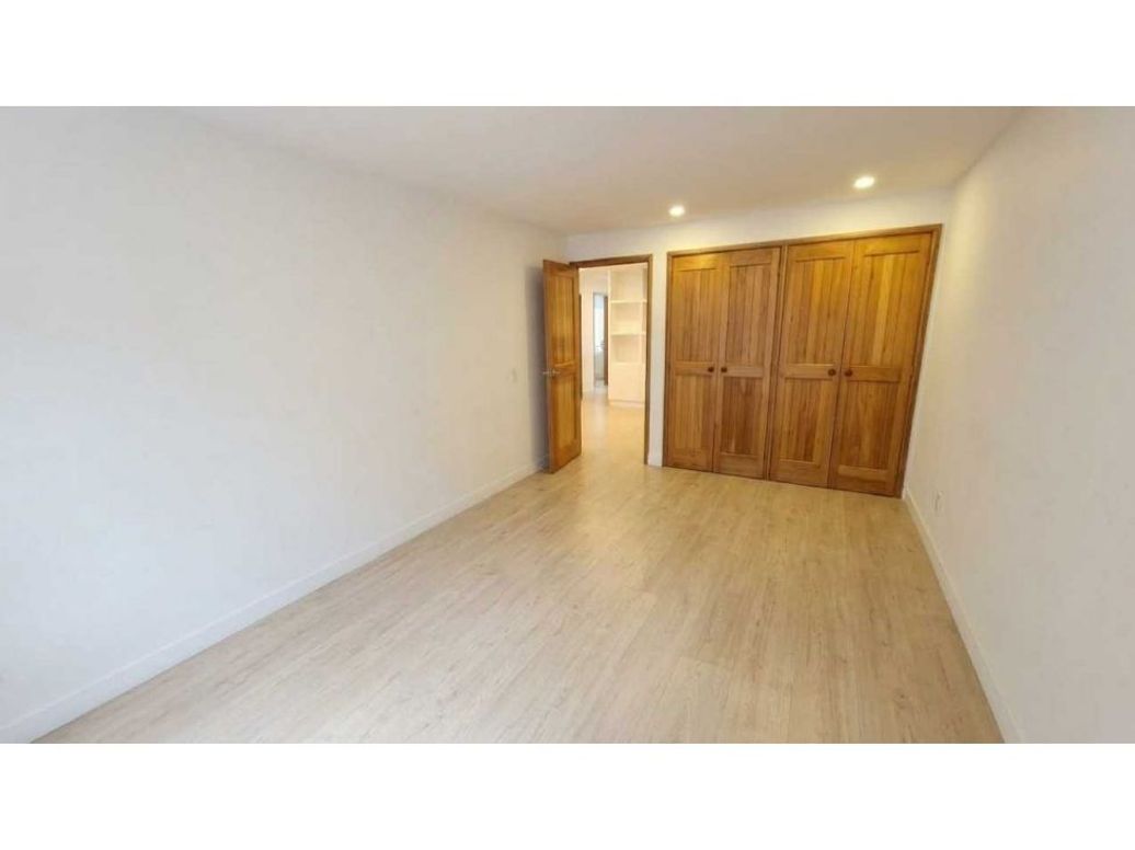 Apartamento de 3 alcobas en venta en Santa Barbara, Bogotá, 192 m² · foto 10 de 17