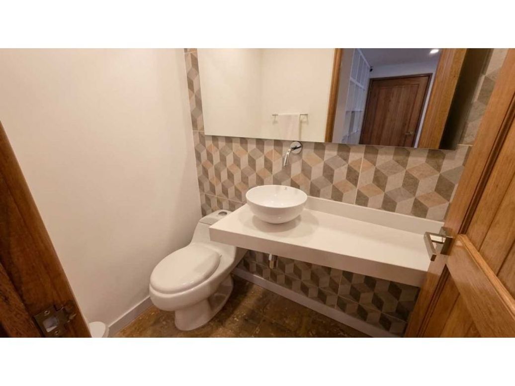 Apartamento de 3 alcobas en venta en Santa Barbara, Bogotá, 192 m² · foto 7 de 17