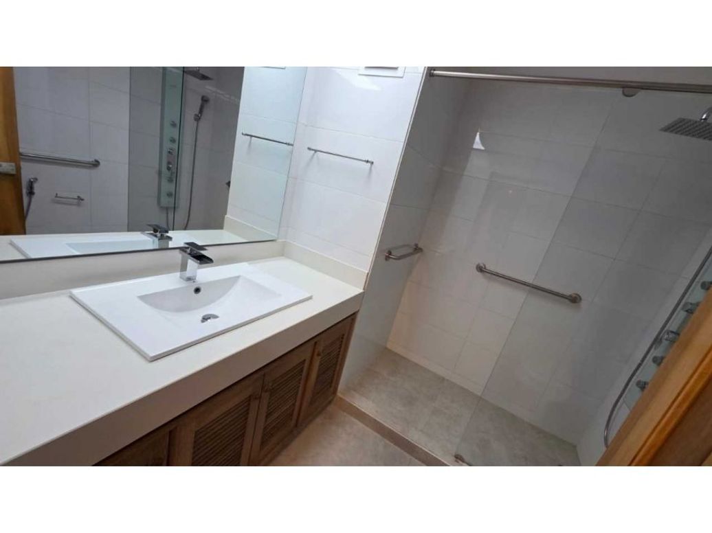Apartamento de 3 alcobas en venta en Santa Barbara, Bogotá, 192 m² · foto 14 de 17