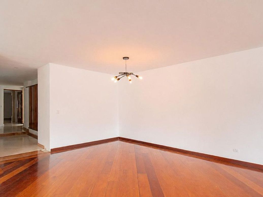 Apartamento de 3 alcobas en venta en La Carolina, Bogotá, 162 m² · foto 5 de 13