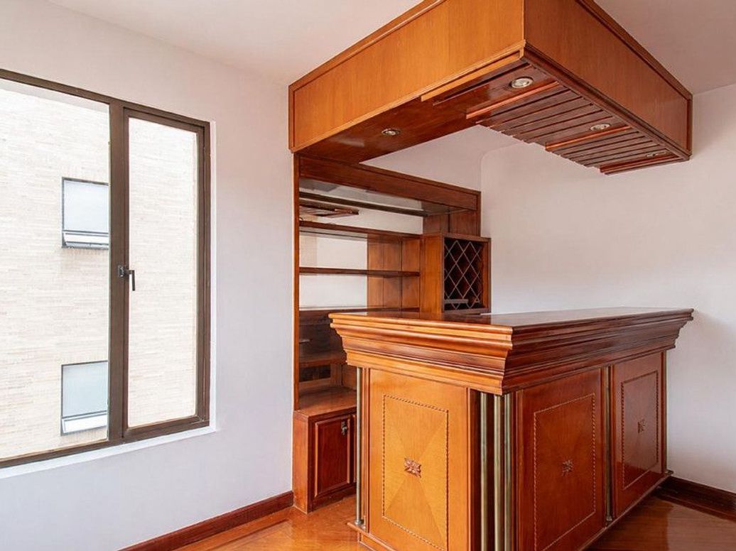 Apartamento de 3 alcobas en venta en La Carolina, Bogotá, 162 m² · foto 2 de 13