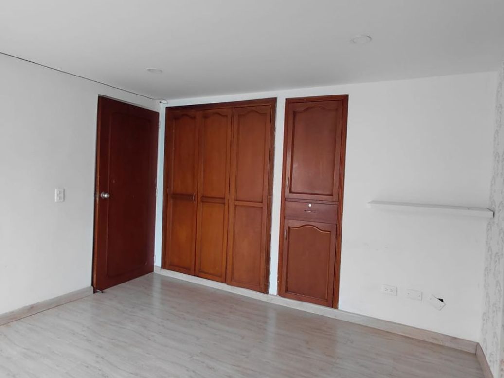 Casa de 5 alcobas en venta en Villa Del Prado, Bogotá, 186 m² · foto 12 de 20