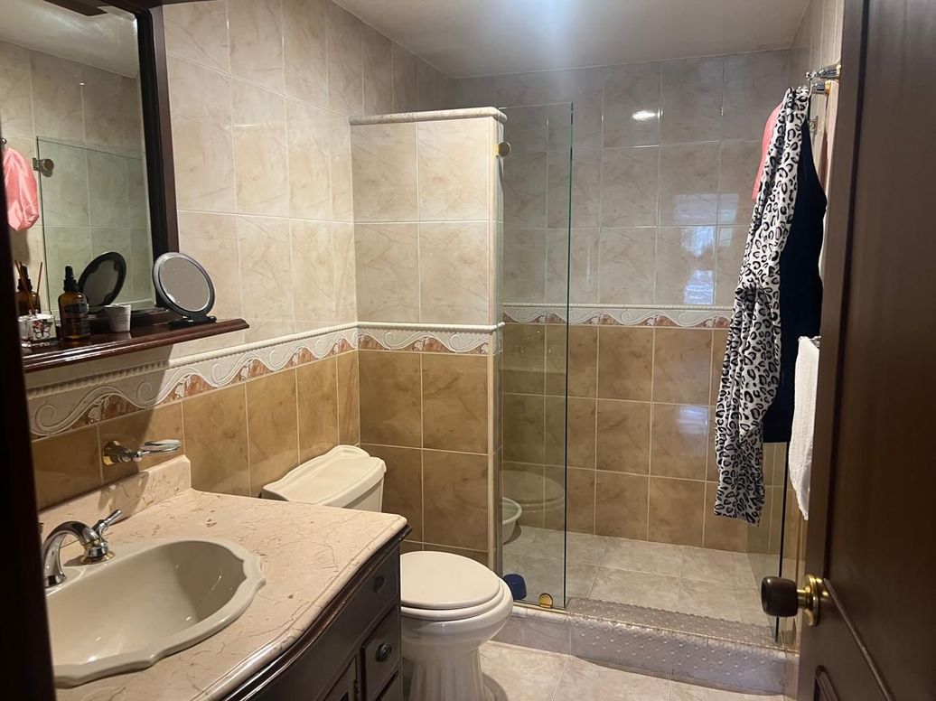 Apartamento de 3 alcobas en venta en Molinos Norte, Bogotá, 210 m² · foto 14 de 17