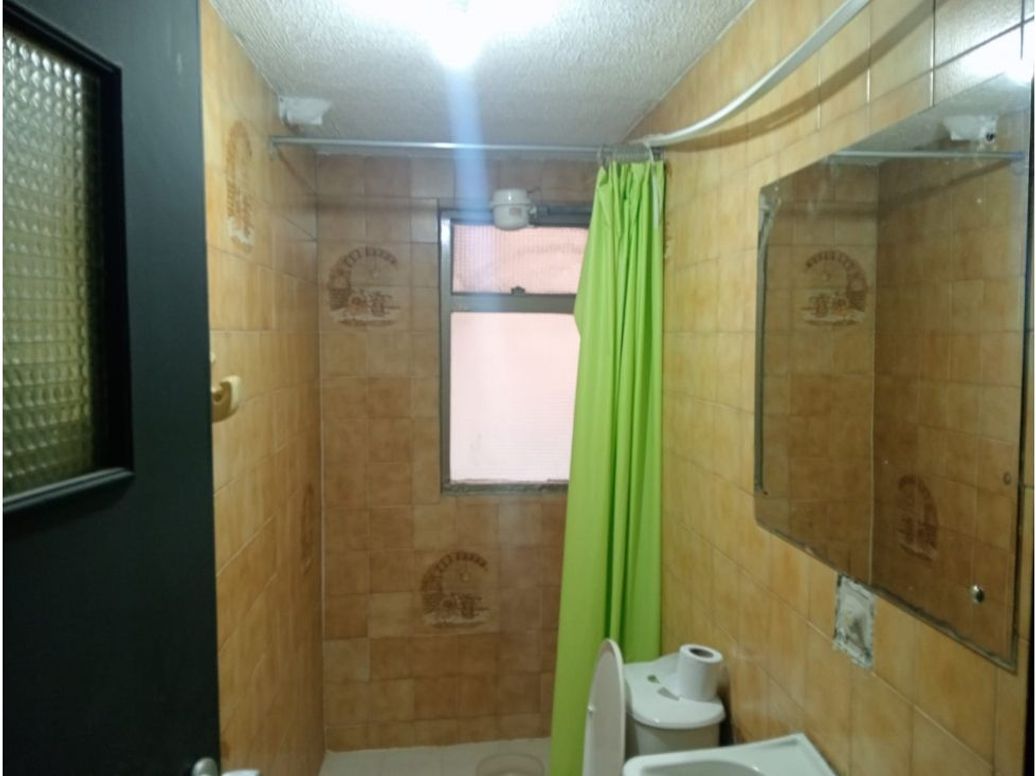 Casa de 7 alcobas en venta en Garces Navas, Bogotá, 216 m² · foto 11 de 12