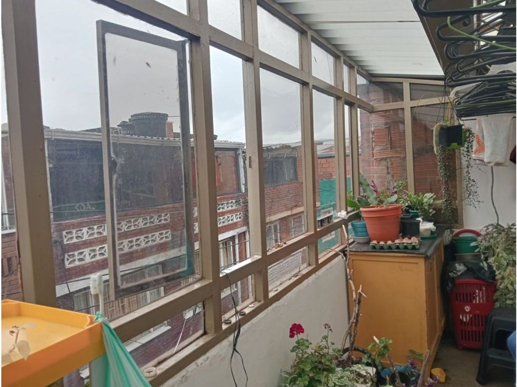 Casa de 7 alcobas en venta en Garces Navas, Bogotá, 216 m² · foto 3 de 12