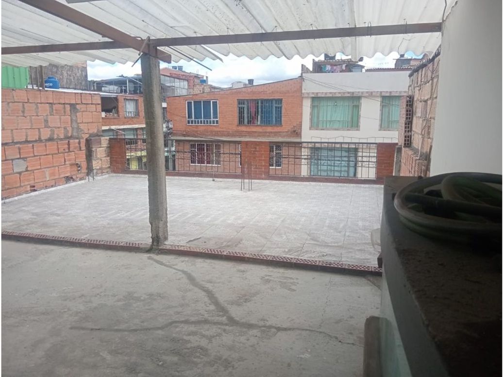 Casa de 5 alcobas en venta en Villa Gladys, Bogotá, 240 m² · foto 14 de 16