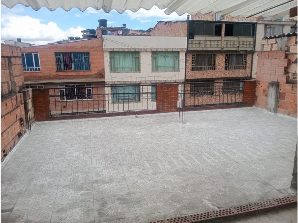 Casa de 5 alcobas en venta en Villa Gladys, Bogotá, 240 m² · foto 12 de 16