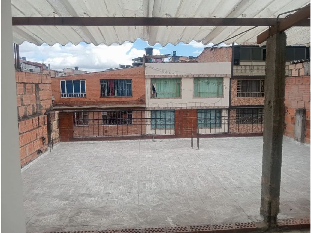 Casa de 5 alcobas en venta en Villa Gladys, Bogotá, 240 m² · foto 15 de 16