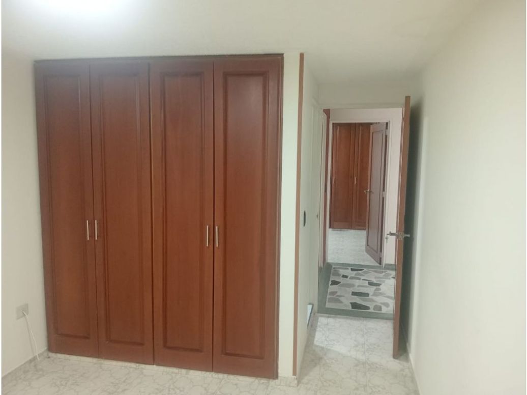 Casa de 5 alcobas en venta en Villa Gladys, Bogotá, 240 m² · foto 3 de 16
