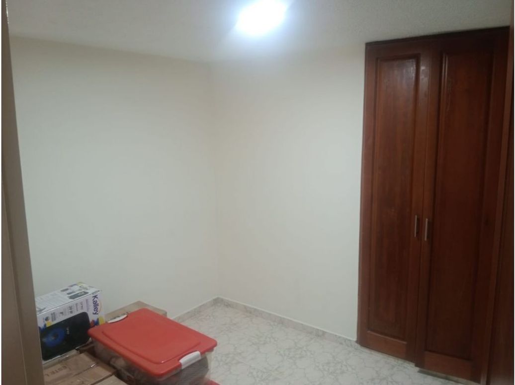 Casa de 5 alcobas en venta en Villa Gladys, Bogotá, 240 m² · foto 9 de 16