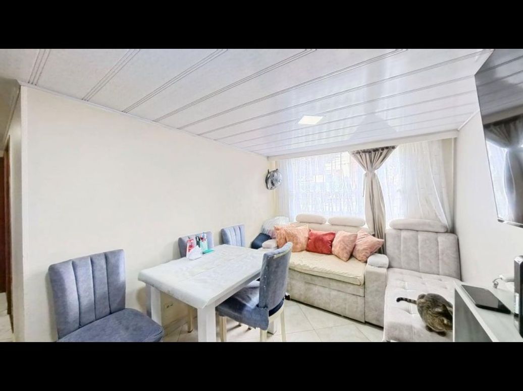 Apartamento de 3 alcobas en venta en Santa Teresita, Bogotá, 44 m² · foto 2 de 20