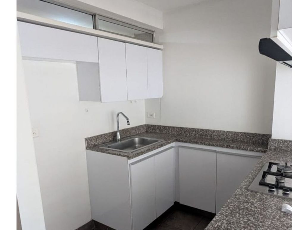 Apartamento de 2 alcobas en venta en Villemar Fontibon, Bogotá, 45 m² · foto 2 de 19