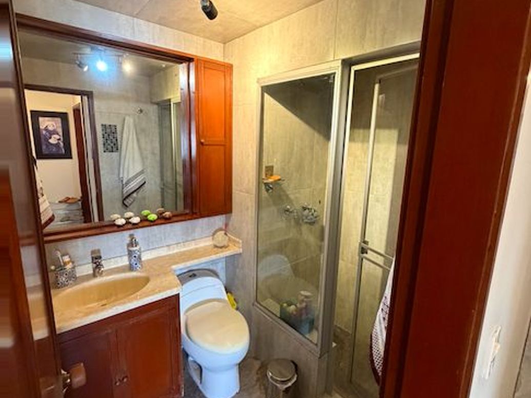 Apartamento de 3 alcobas en venta en Cedro Salazar, Bogotá, 117 m² · foto 7 de 20