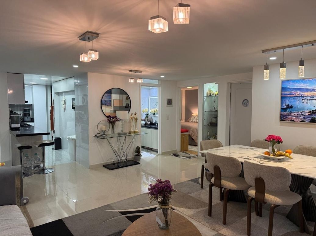 Apartamento de 2 alcobas en venta en Santa Barbara Central, Bogotá, 77 m² · foto 3 de 12