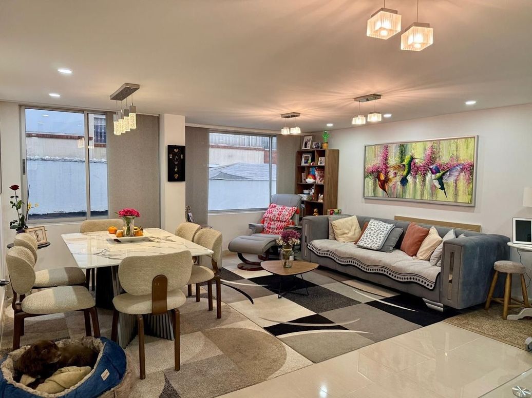 Apartamento de 2 alcobas en venta en Santa Barbara Central, Bogotá, 77 m² · foto 2 de 12