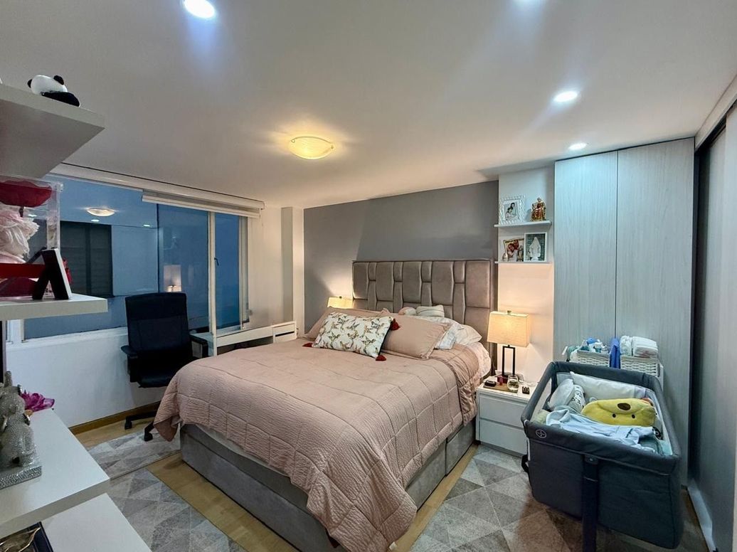 Apartamento de 2 alcobas en venta en Santa Barbara Central, Bogotá, 77 m² · foto 6 de 12