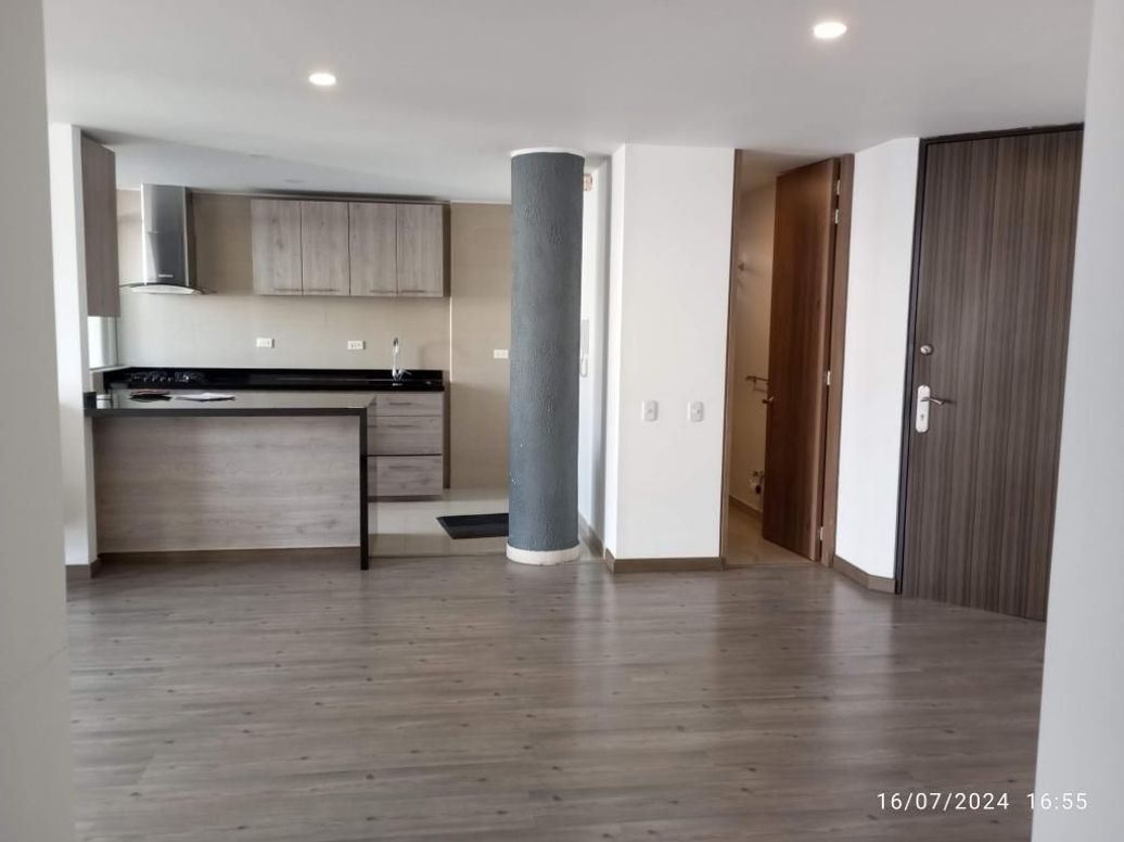 Apartamento de 2 alcobas en venta en Campin Occidental, Bogotá, 73 m² · foto 4 de 17