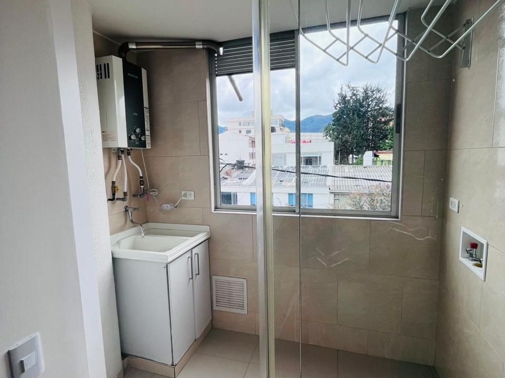 Apartamento de 2 alcobas en venta en Campin Occidental, Bogotá, 73 m² · foto 9 de 17