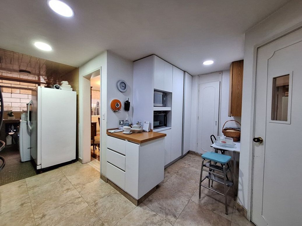 Apartamento de 3 alcobas en venta en Santa Barbara Central, Bogotá, 204 m² · foto 13 de 20