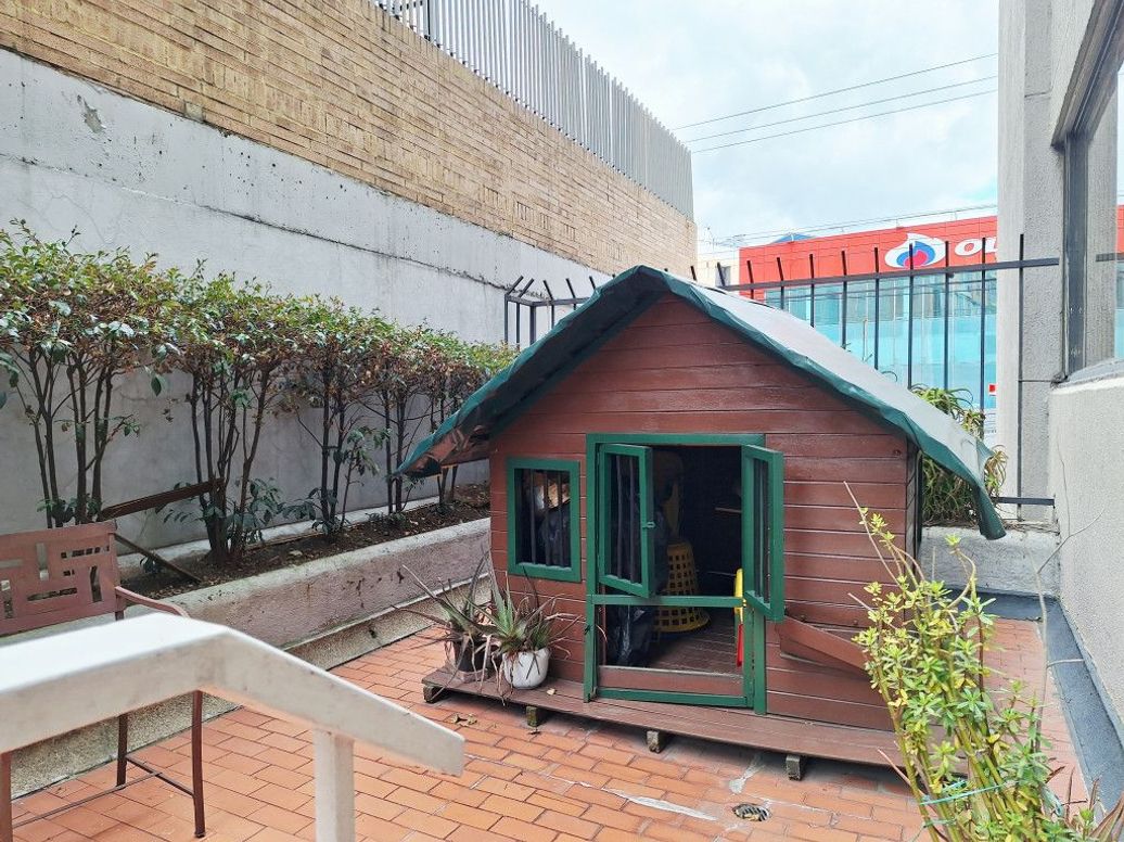 Apartamento de 3 alcobas en venta en Santa Barbara Central, Bogotá, 204 m² · foto 2 de 20